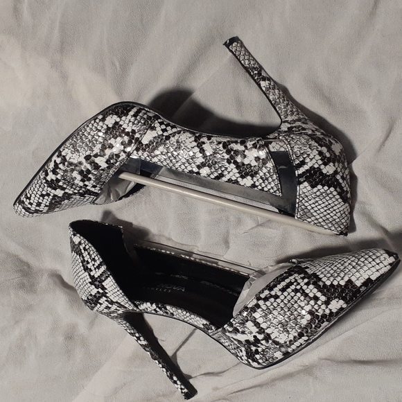Fashionable snakeskin 8.5 heel shoes - Picture 2 of 11